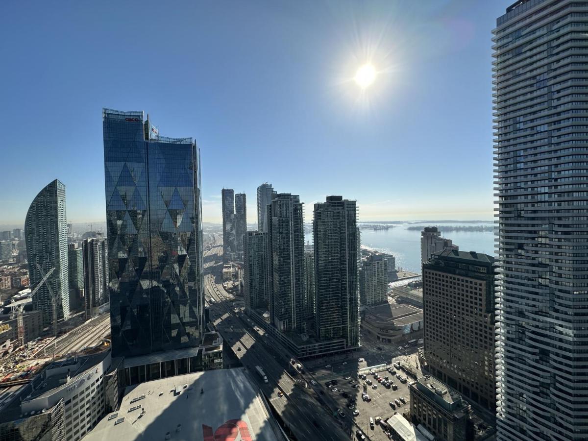 Luxury Downtown Toronto 2 Bedroom Suite With City And Lake Views And Free Parking Exterior photo